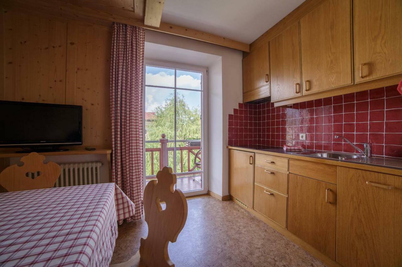 Sapelza Appartementhaus Dobbiaco Ruang foto